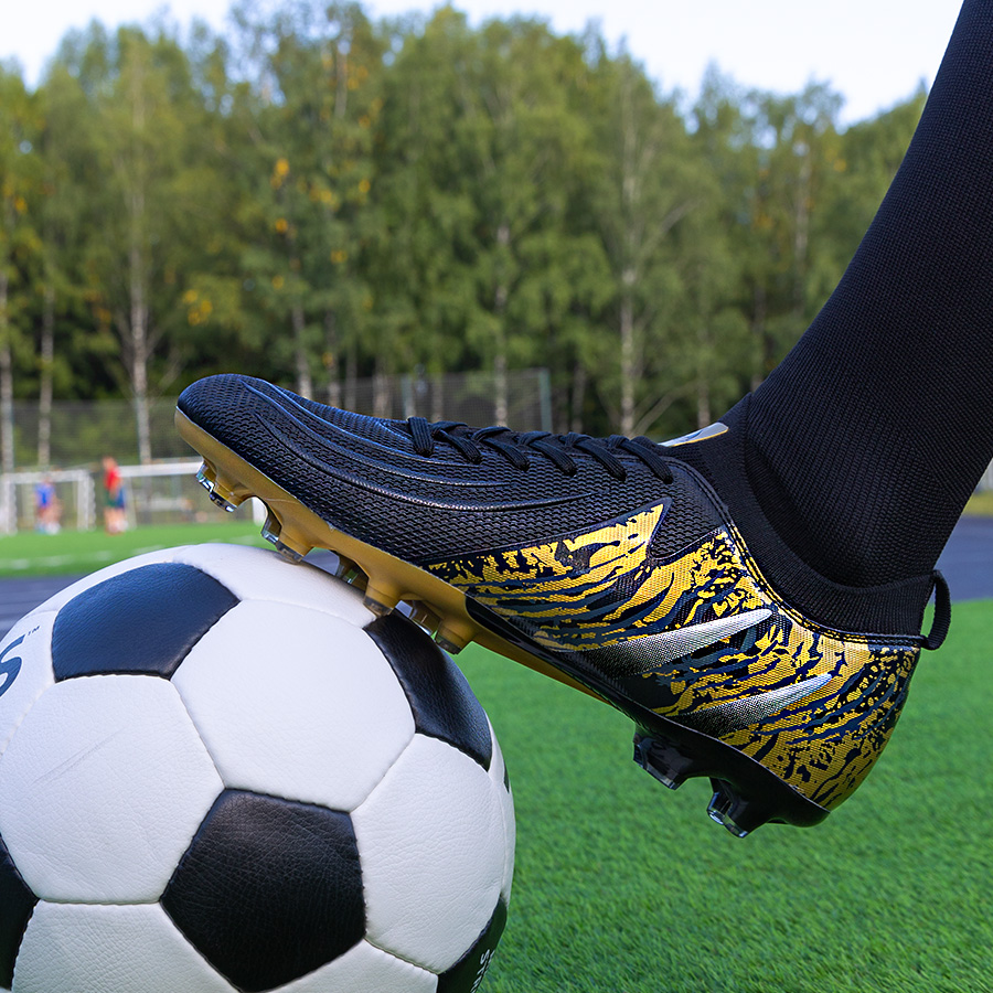 Бутсы футбольные KR-208 черно-золотистые