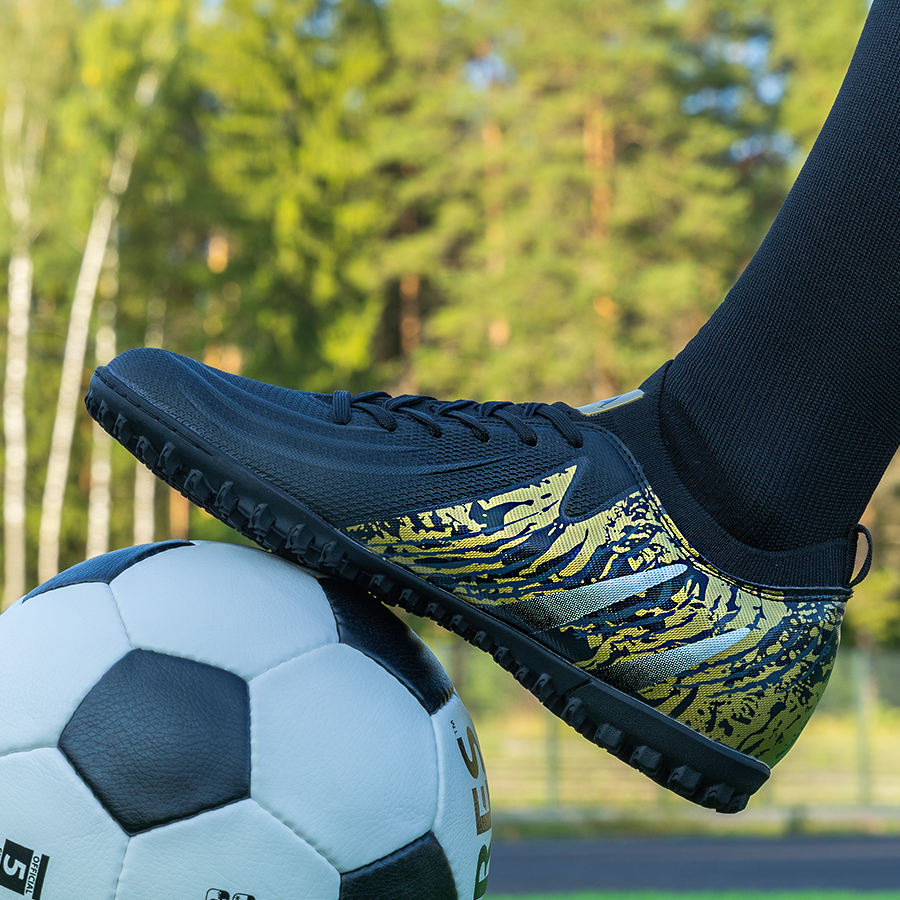 Бутсы футбольные KR-201 черно-золотистые